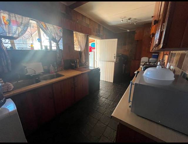 5 BEDROOM HOUSE FOR SALE IN BIRCHLEIGH